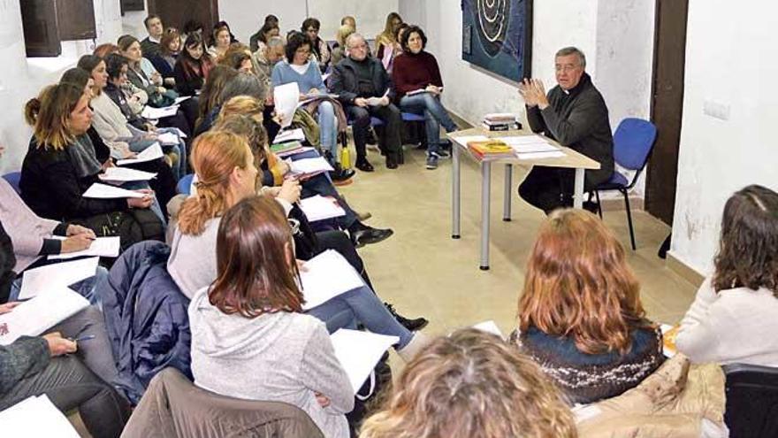 Taltavull en una jornada de formación para trabajadores de Càritas.