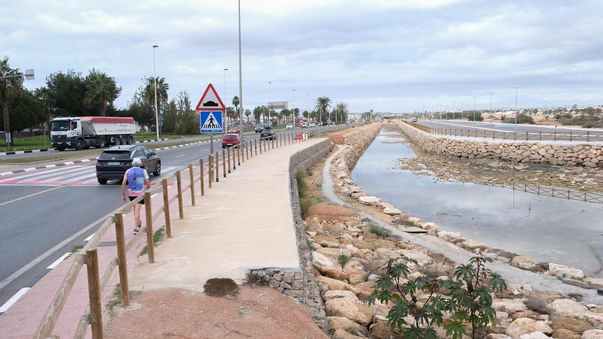 Así es la enorme balsa de laminación de lluvias torrenciales de la macrourbanización de La Hoya de Torrevieja