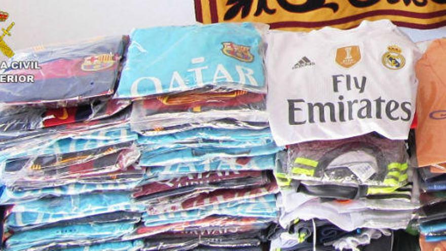 La Guardia Civil incauta en Calp 345 prendas de ropa falsificadas por valor de 14.000 euros