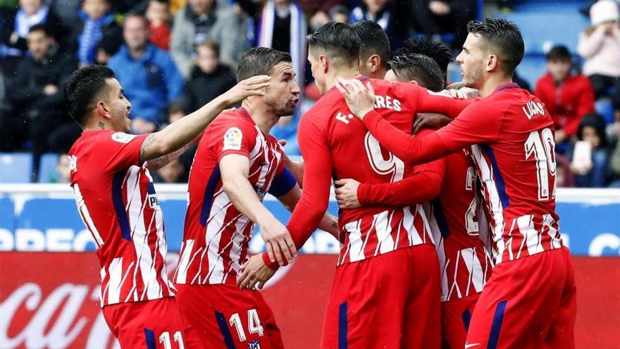 Gameiro rescata los tres puntos para el Atlético ante un combativo Alavés