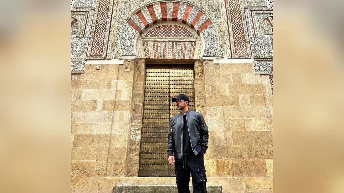 Luis Fonsi, en su visita a la Mezquita-Catedral.