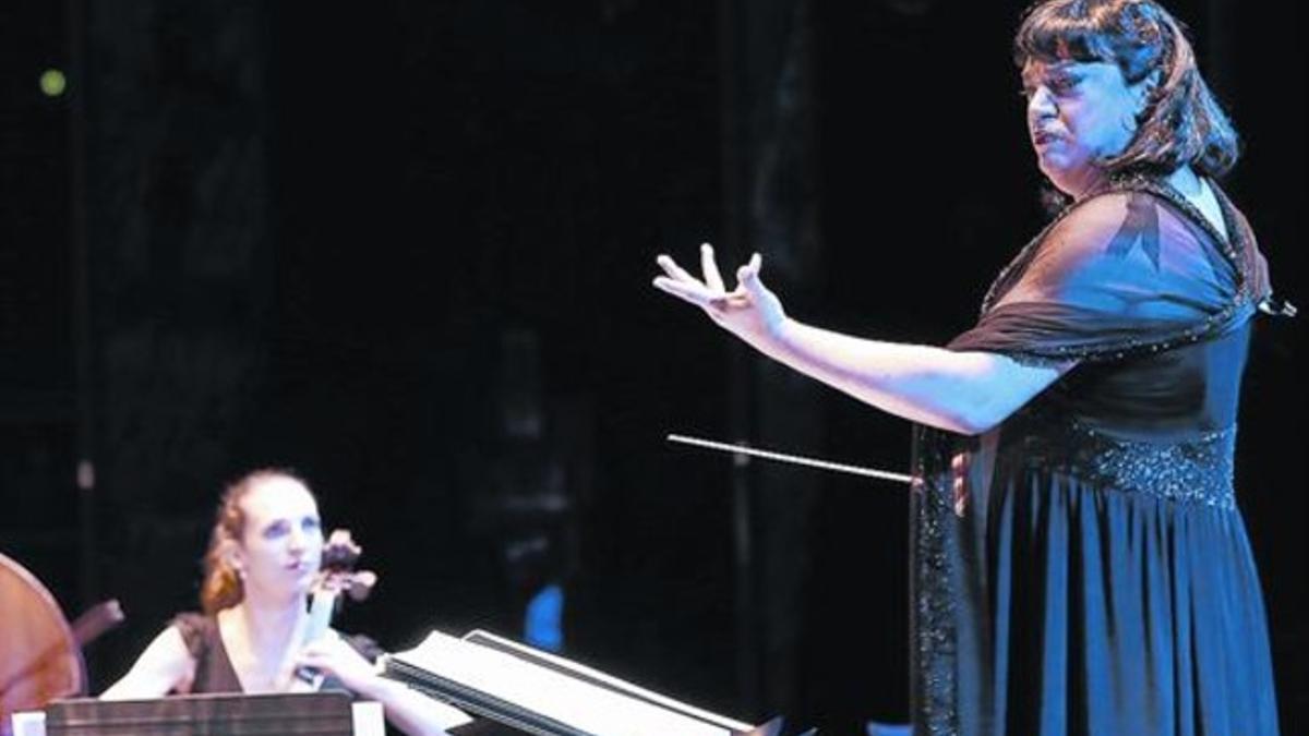 Wanda Pitrowska, álter ego femenino de Xavier Albertí (derecha), ayer, en un ensayo del concierto.