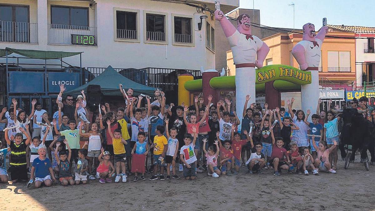 Los niños se lo pasaron en grande por la mañana con los carretones en el encierro infantil de Bou per la Vila.