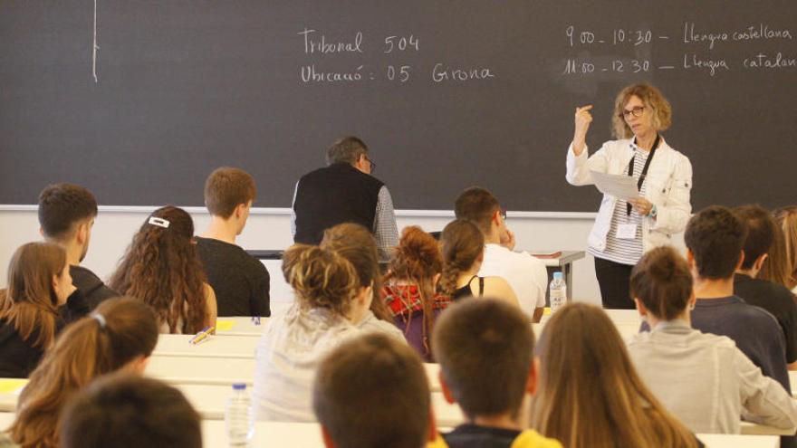 Estudiants en una aula en una imatge d&#039;arxiu