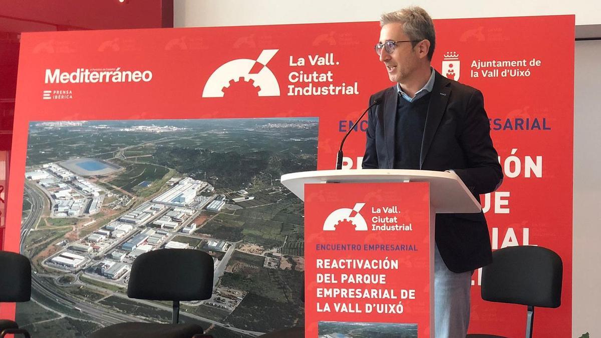 El conseller Arcadi España, en su intervención el viernes en el encuentro empresarial en la Vall dÙixó.