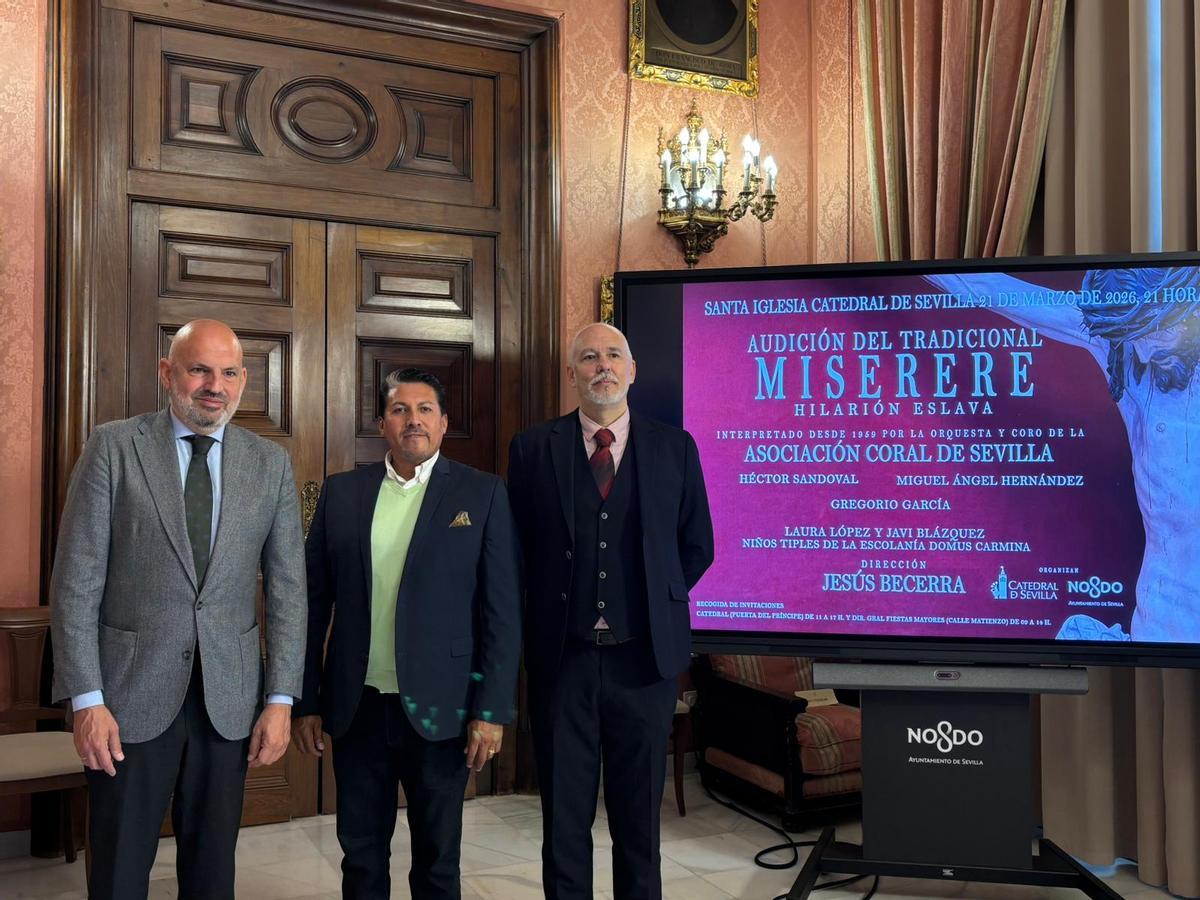 El acto ha sido presentado el delegado de Fiestas Mayores, Manuel Alés, en la Casa Consistorial del Ayuntamiento, y ha estado acompañado por Jesús Becerra, director de la Asociación Coral de Sevilla y Héctor Sandoval, tenor de la obra