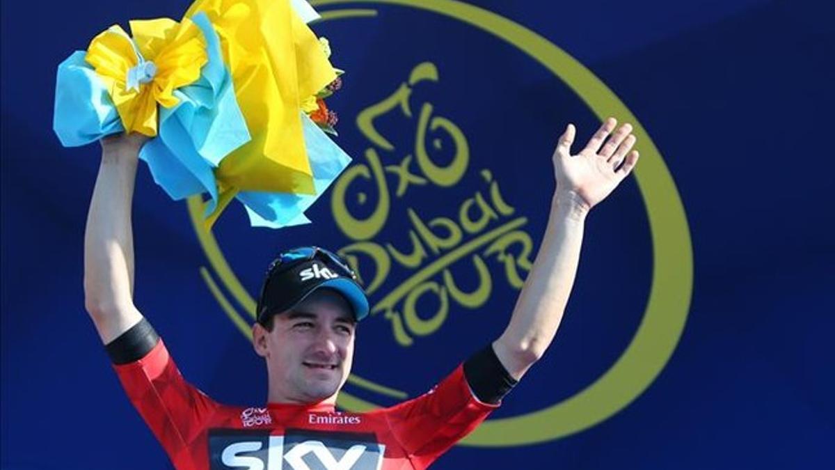 Elia Viviani celebra la victoria en la segunda etapa del Tour de Dubai