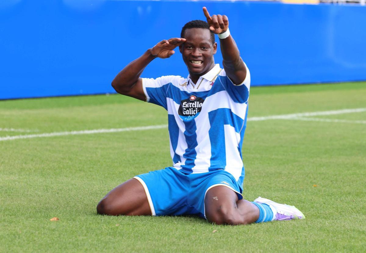 Bil Nsongo celebra un gol con el Fabril