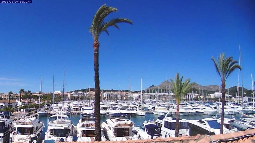 Am Sonntagnachmittag (29.5.) wehte es in Port d&#039;Alcúdia zwar zeitweise gehörig, aber der Himmel war stahlblau.