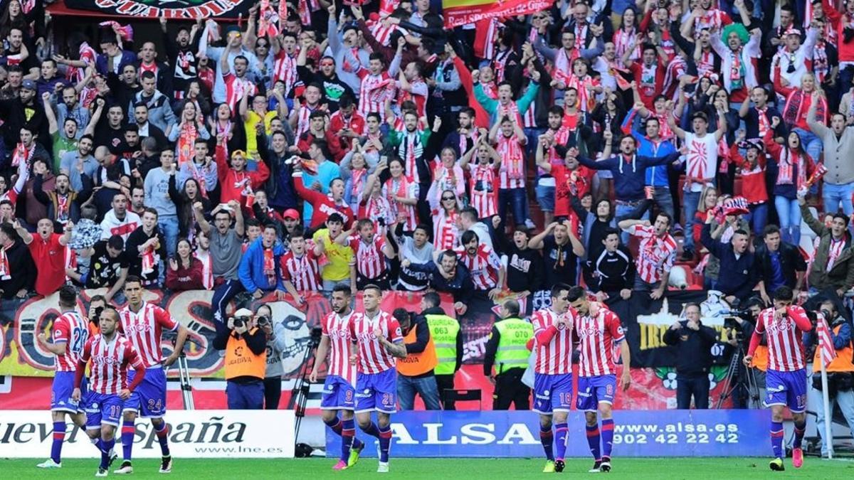 Imagen de la grada de El Molinón en un partido del Sporting.