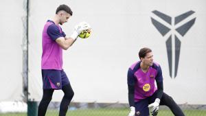 Joan Garcia y Wojciech Szczesny, en un entrenamiento del FC Barcelona