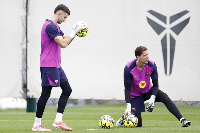 El tremendo elogio de Szczesny a Joan García: "Es la primera vez que juego con un portero mucho mejor que yo"