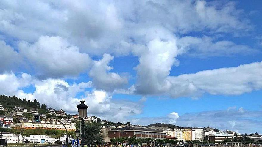 Aspecto de la multitudinaria manifestación de trabajadores de Alcoa en la localidad luguesa de Viveiro.