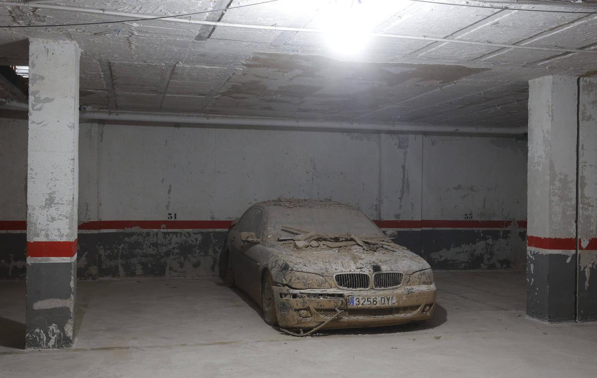 Este coche estuvo así en el garaje de la finca de Alfafar casi siete meses.