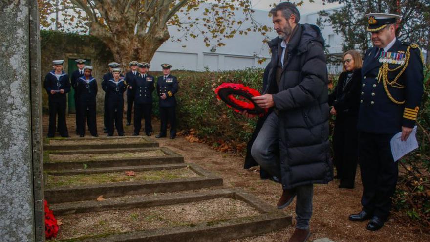 La Royal Navy rinde honores a 14 ingleses enterrados en Rubiáns en la Primera Guerra Mundial
