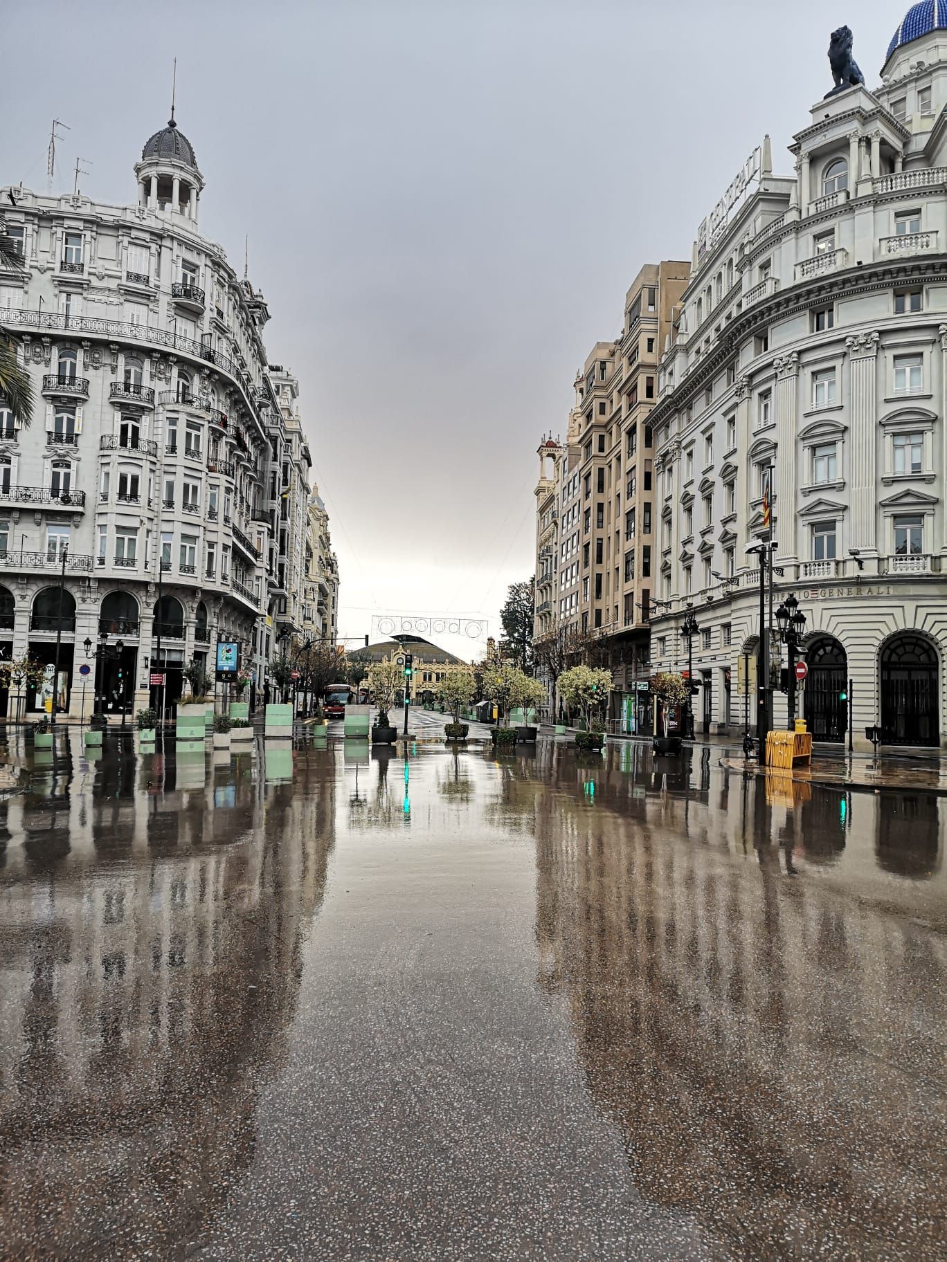 València inicia 2021 con un aguacero