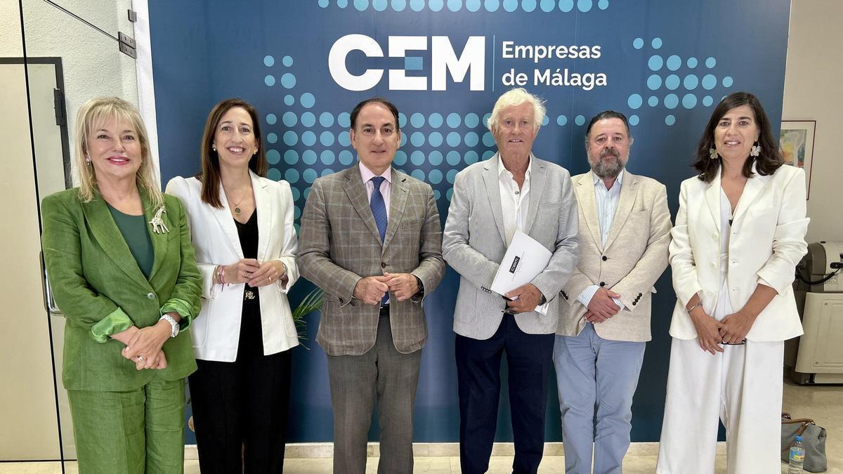 Fátima Cortes Leotte, cónsul de Uruguay; Natalia Sánchez Romero, vicepresidenta ejecutiva y secretaria general de CEM; Javier González de Lara y Sarria, presidente de CEM; José Luis Ramos Luque, decano del Cuerpo Consular en Málaga y cónsul de Rumanía