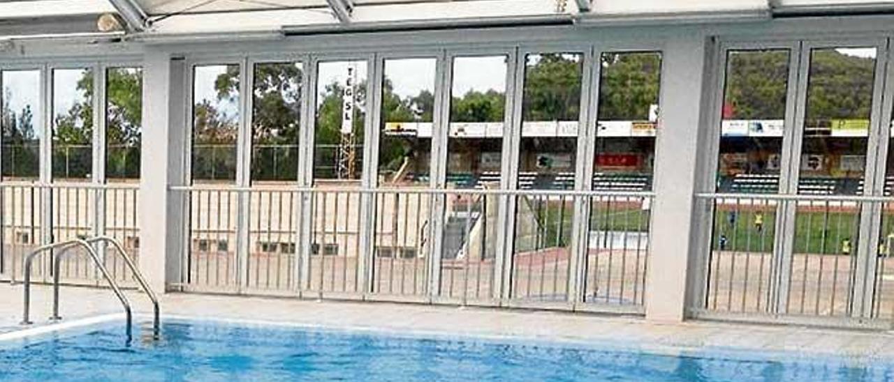 Piscina pequeña del polideportivo municipal ´gabellí´.