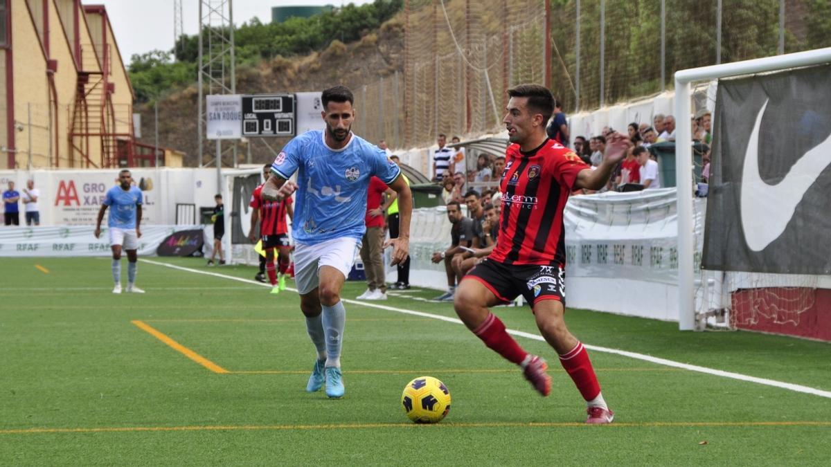 Lance del derbi cordobés en la semifinal de la Copa RFAF.