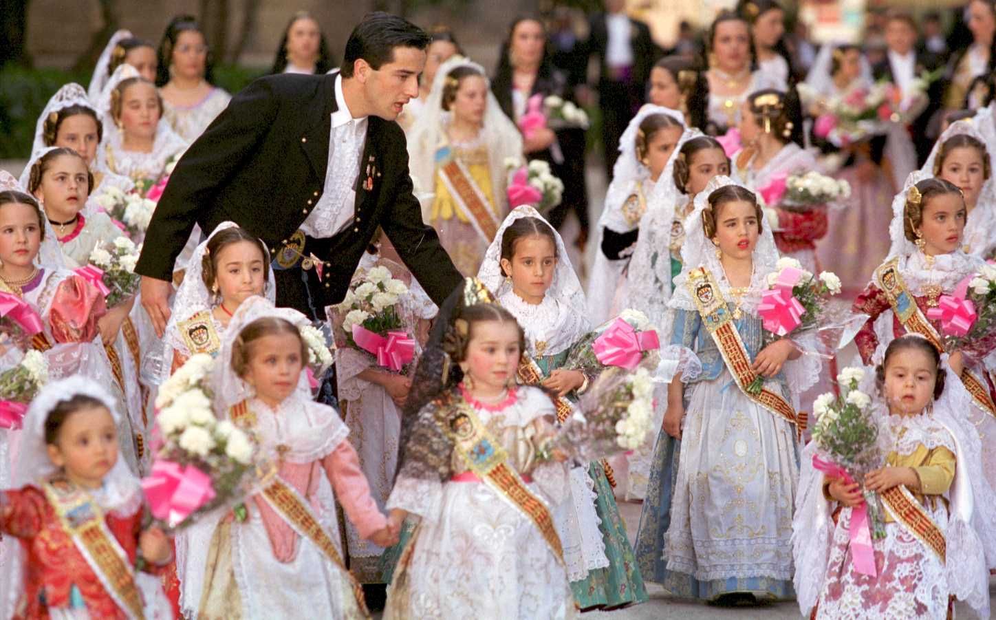 Ofrendas de las Fallas de fin de siglo. Si tienes 20-30 años, quizá estás aquí