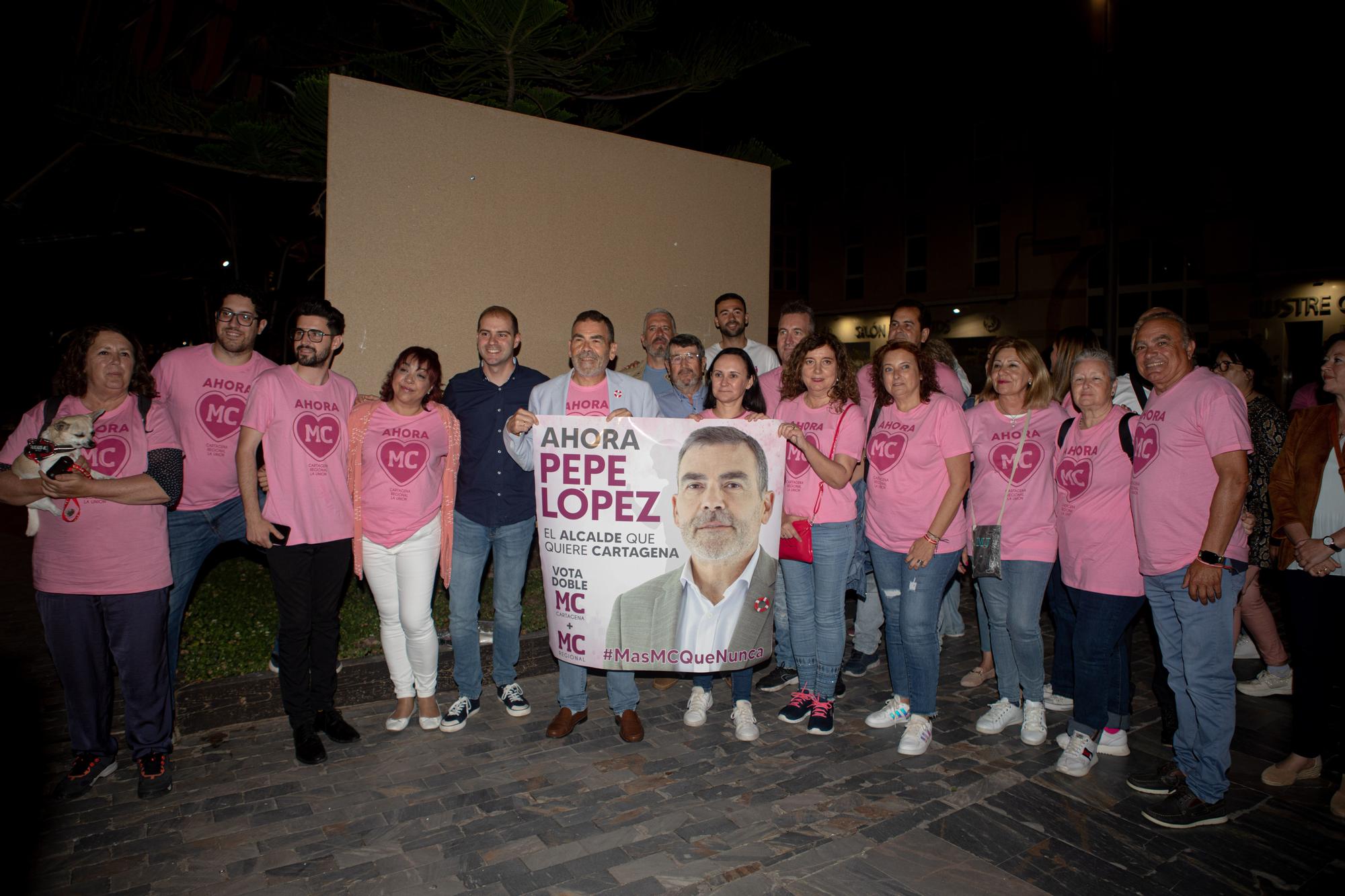 FOTOS: Cartagena abre la campaña electoral con la pegada de carteles