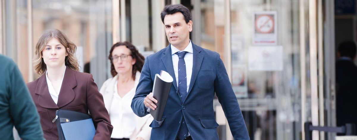 La Fiscalia demana 3 anys i 9 mesos de presó per a la parella d’Ayuso La Fiscalia demana 3 anys i 9 mesos de presó per a la parella d’Ayuso