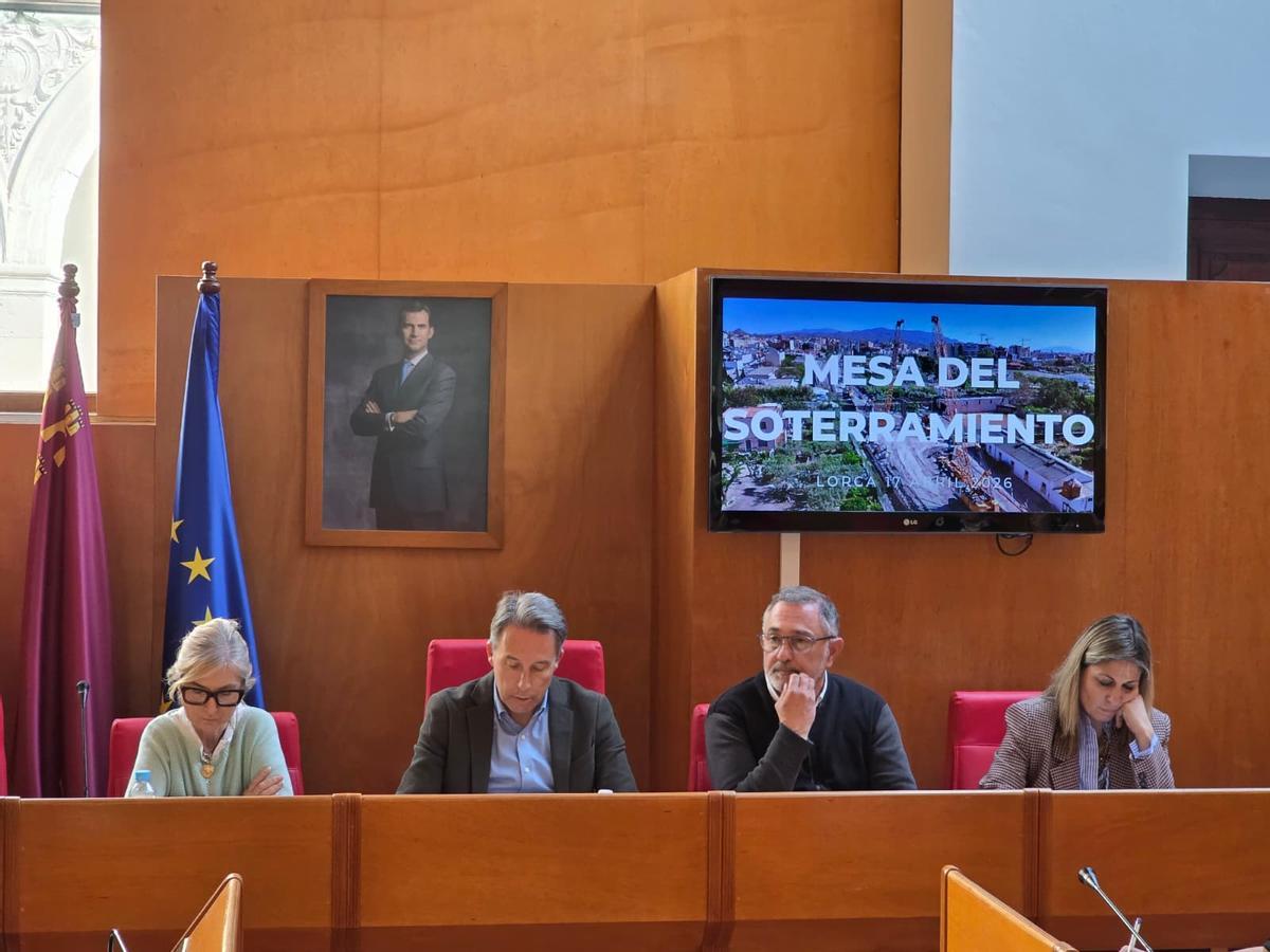 Gil Jódar, este viernes en el transcurso de la Mesa del Soterramiento.