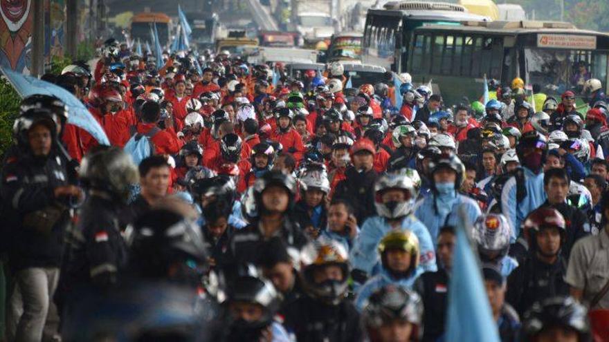 Miles de trabajadores indonesios piden en las calles una subida salarial