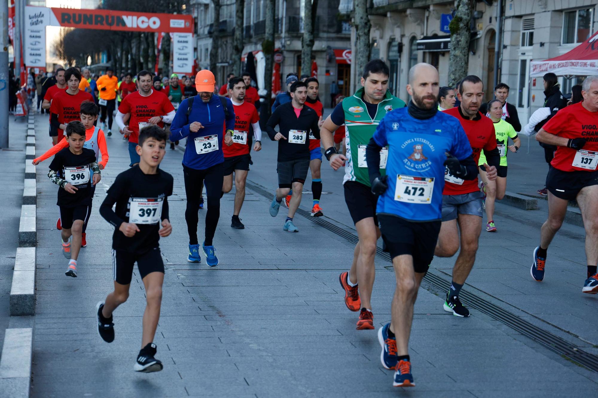 Pisadas de altura en Vigo: cientos de corredores suben O Castro