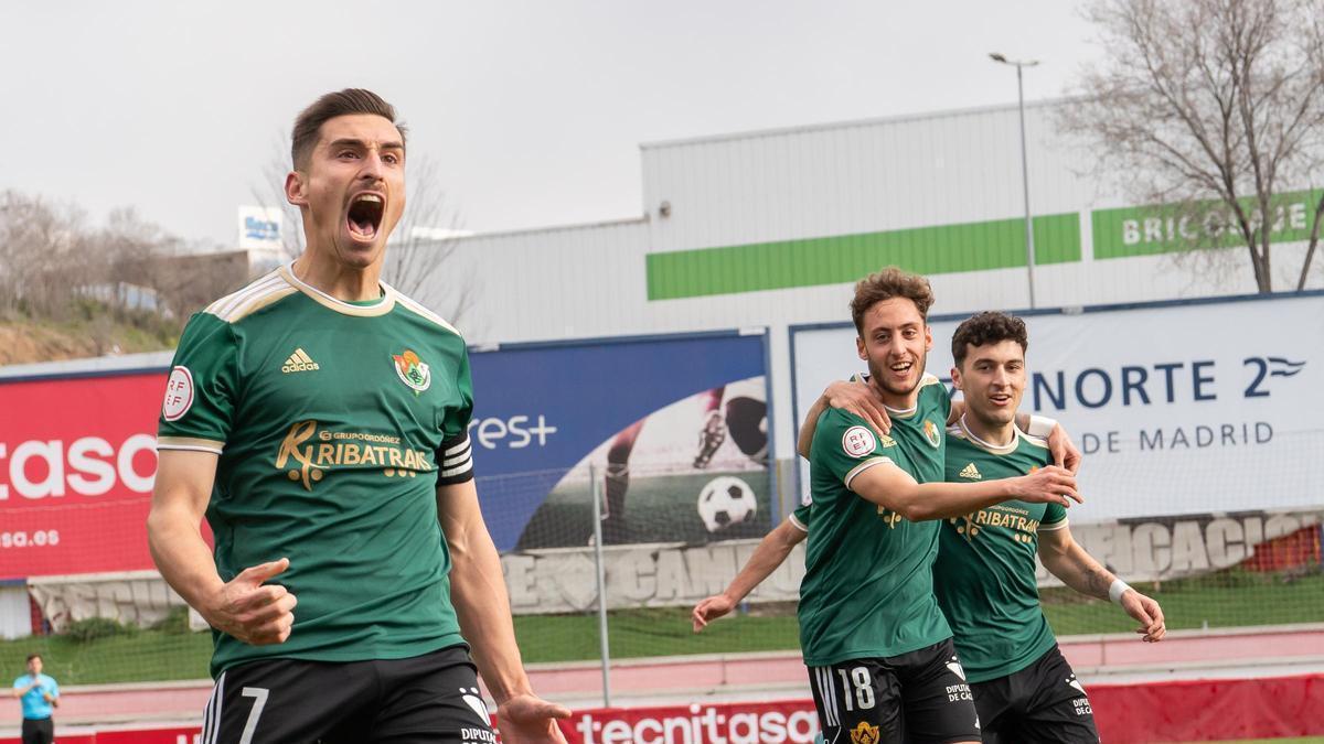 Iván Fernández, que después se lesionó, celebra el gol del Cacereño.