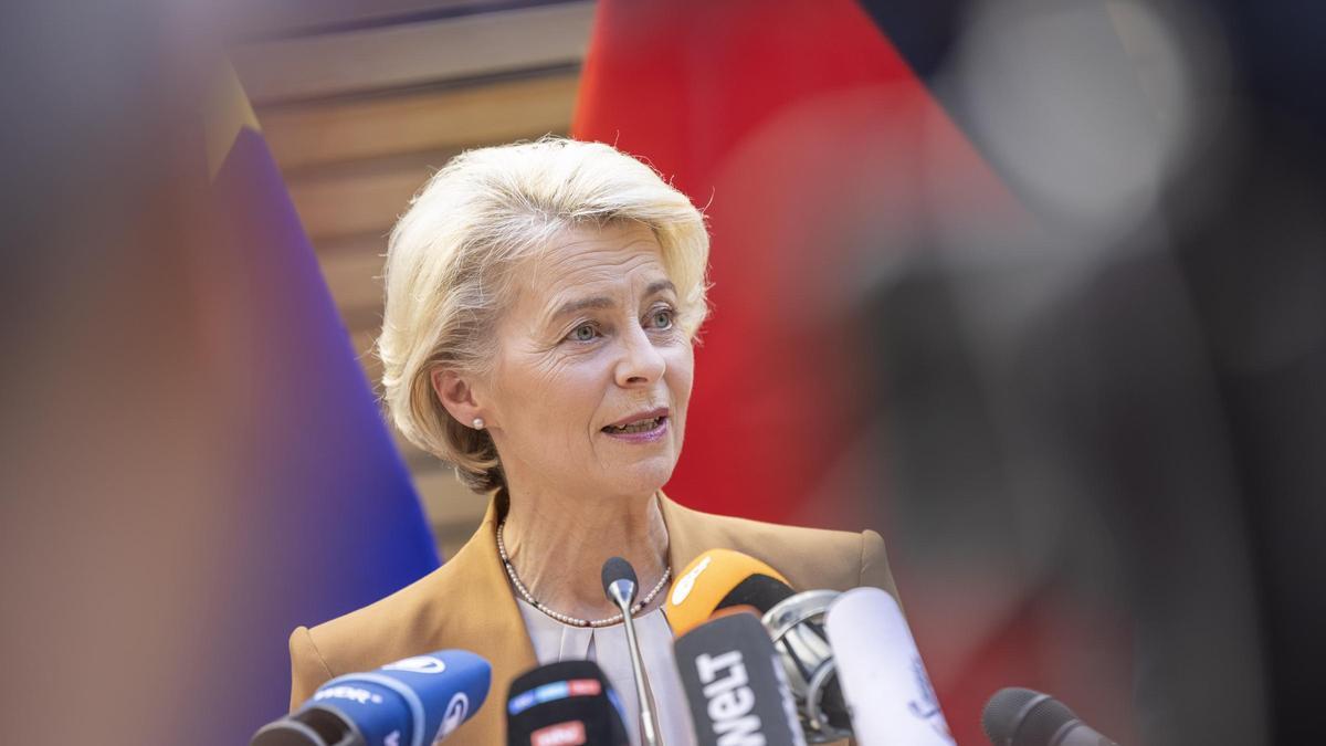 06 September 2023, Belgium, Brussels: President of the European Commission Ursula von der Leyen speaks during a statement with Minister President of North Rhine-Westphalia Hendrik Wuest and Minister President of Lower Saxony Stephan Weil at the Representa