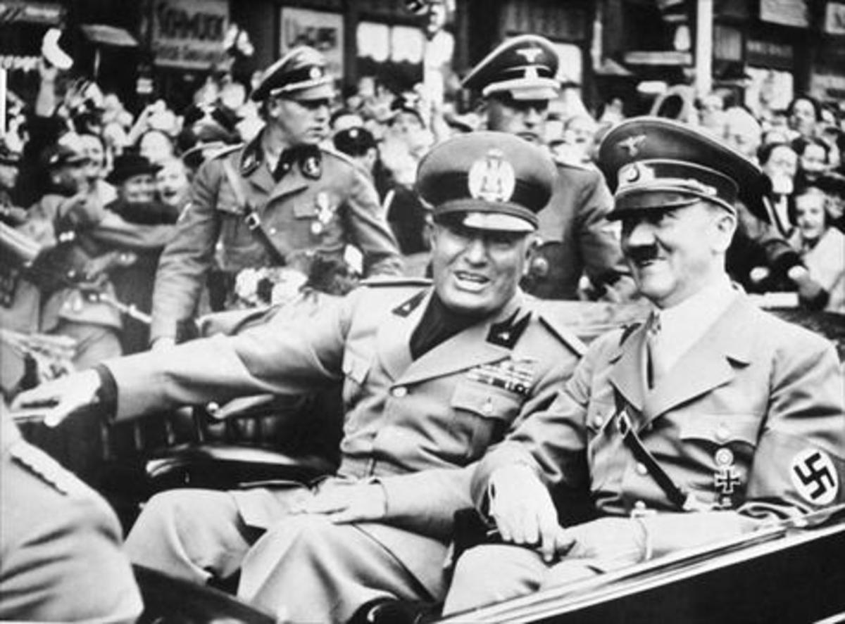Hitler y Mussolini, en septiembre de 1938, en la frontera alemana, antes de la conferencia de Múnich.