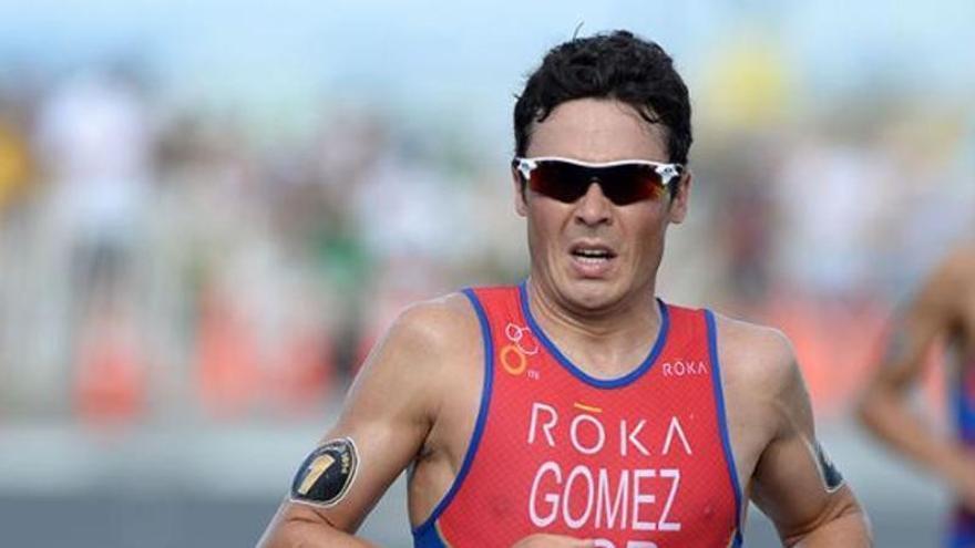 Gómez Noya gana un Ironman marcado por la tragedia