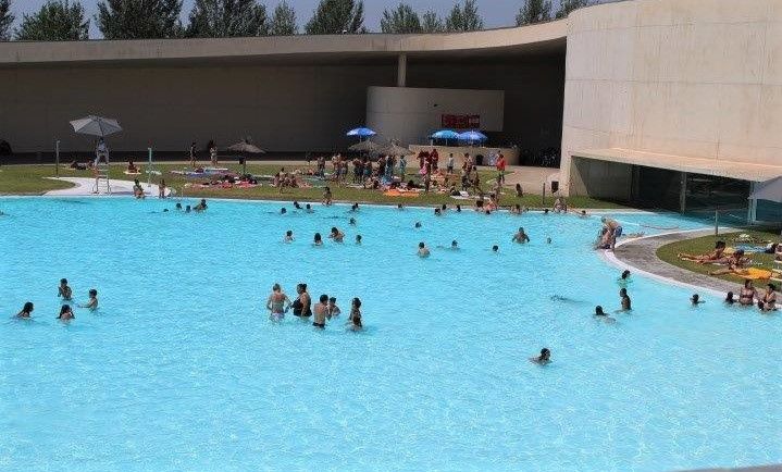 Piscina exterior de Cornellà.