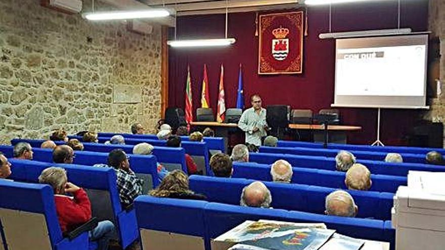 El agente Alfonso Huertas durante su intervención.