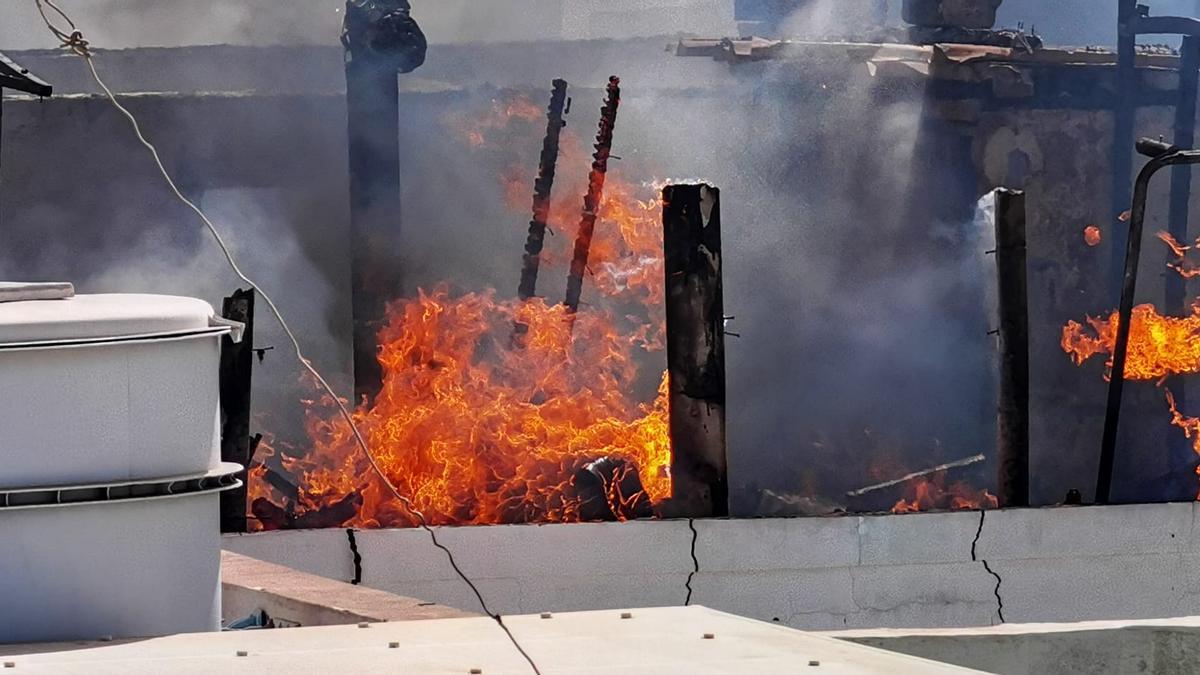 Dos afectados en un incendio en una casa de Castillo del Romeral