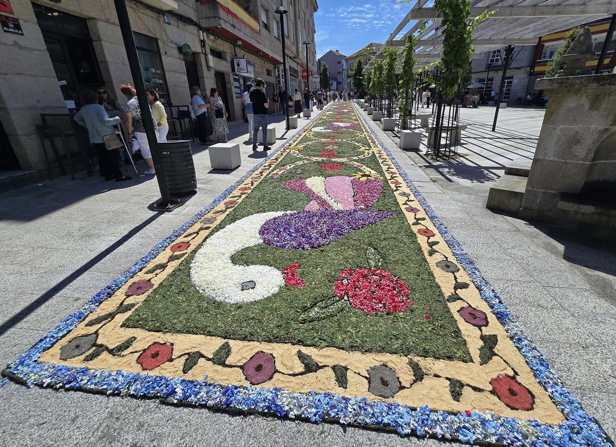 El Corpus Christi de Gondomar con su singular escalera floral El Corpus Christi de Gondomar con su singular escalera floral