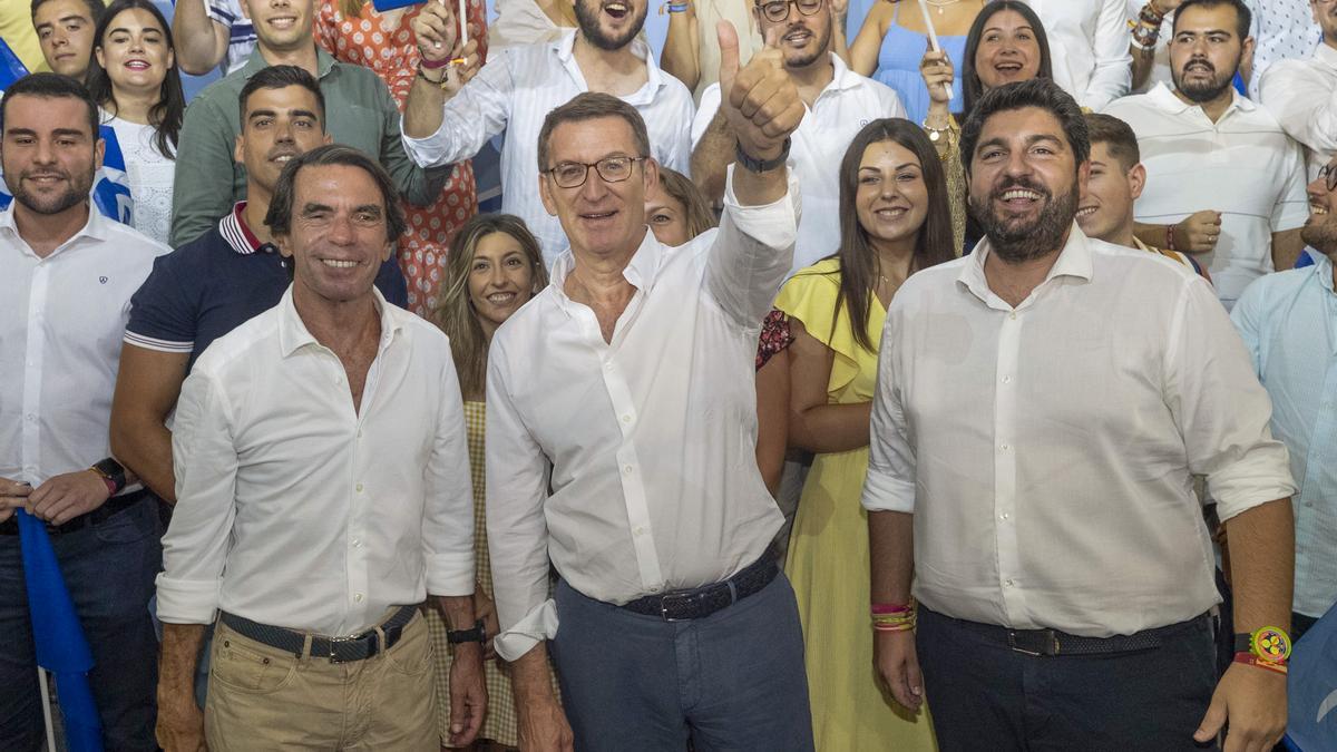 Feijóo y Aznar se conjuran contra Vox con el bloqueo en Murcia como aviso ante el 23J