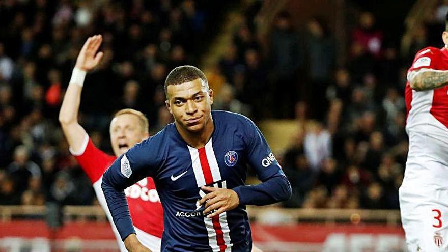 Mbappé celebra un gol ante el Mónaco.