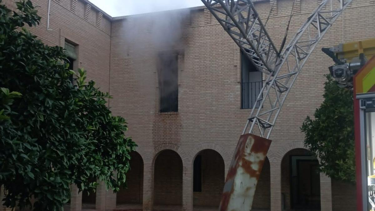 El fuego calcinó una de las estancias del centro.