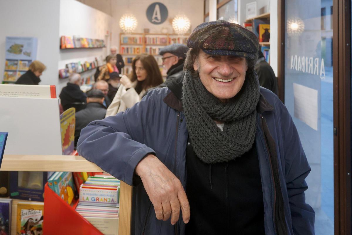 Alfons Cervera presenta en la librería Arribada Llibres de València su última novela 'Singapur'