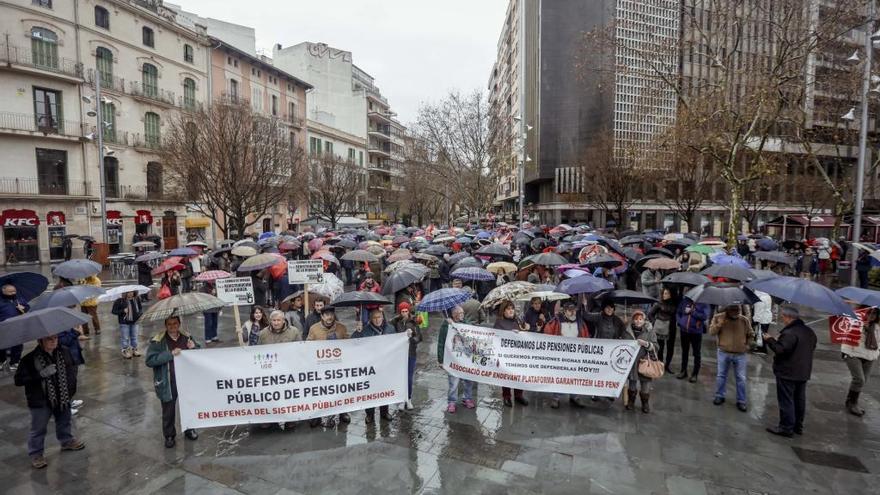 Las pensionistas de Balears cobran 390 euros menos que los hombres