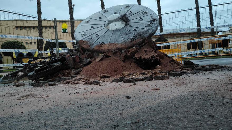 Un peculiar objeto en forma de ovni se &#039;estrella&#039; en Burriana para sorpresa de los vecinos