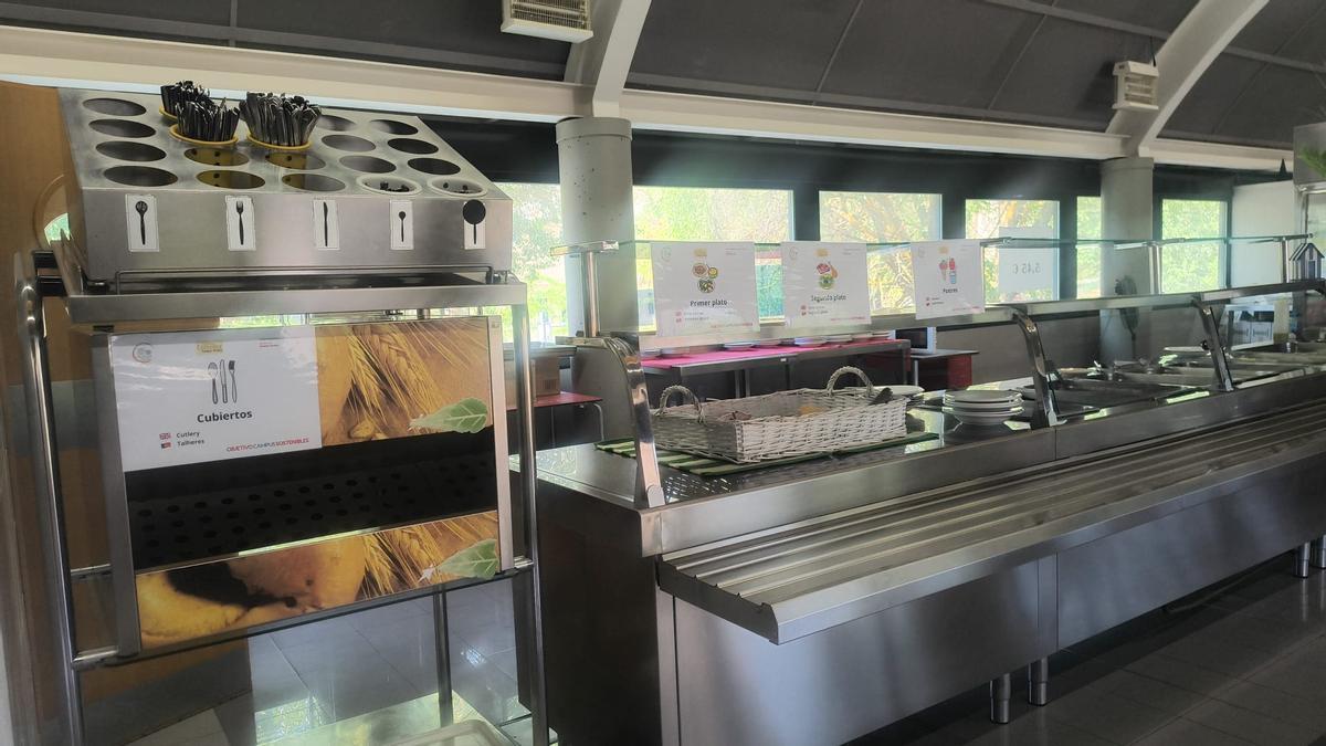 El comedor del Campus Viriato, con los diferentes carteles para hacerlo más accesible.