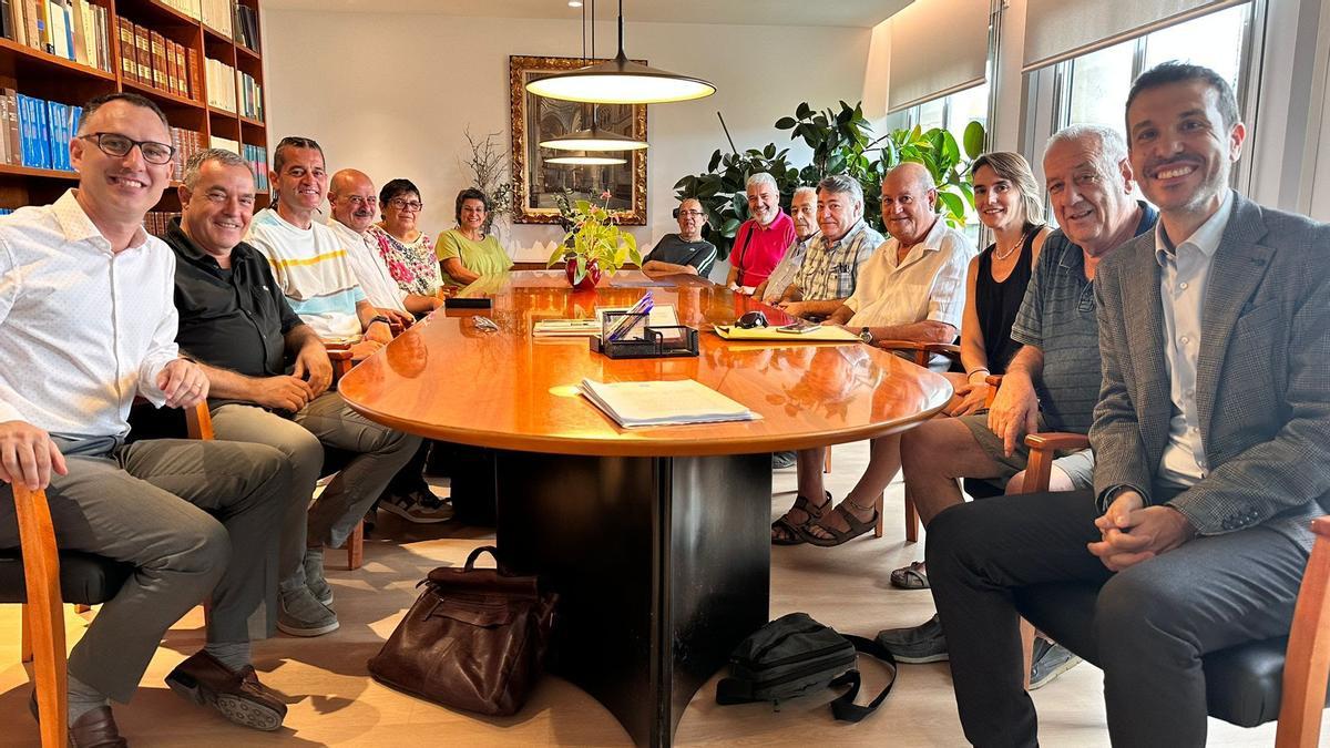 Participants en l’acte de la constitució oficial de la cooperativa, celebrat l’agost passat