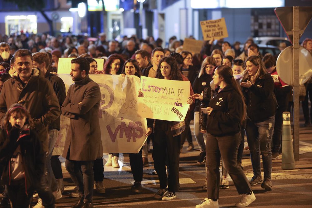 Sagunt grita contra la violencia machista el 25N