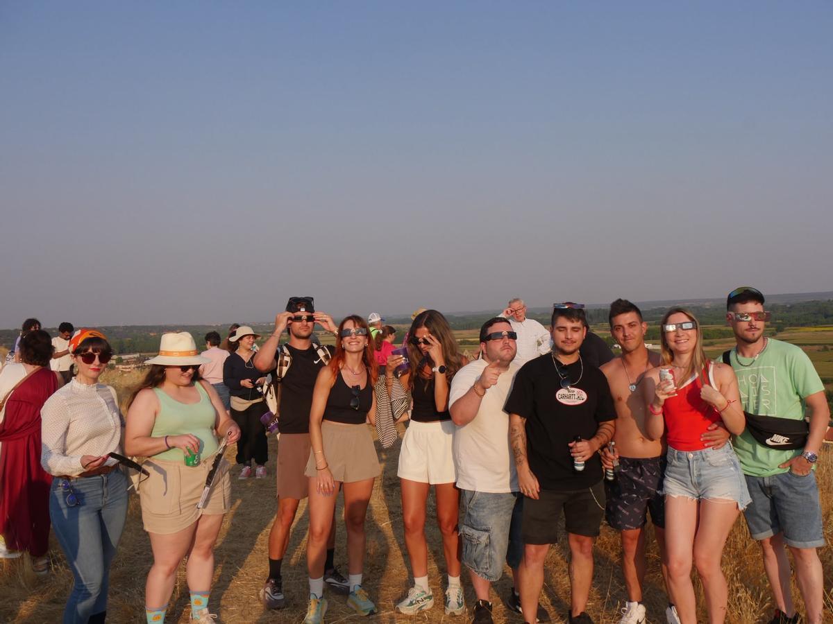 Observación del eclipse en Camarzana de Tera.