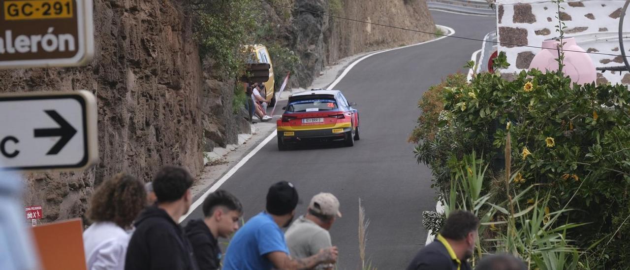 Yoann Bonato marca el ritmo en el tramo de clasificación del Rally Islas Canarias en Santa María de Guía