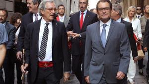 Trias, junto al ’president’ Artur Mas, durante el tradicional paseo de autoridades desde Sant Jaume hasta la basílica de la Mercè, en 2014