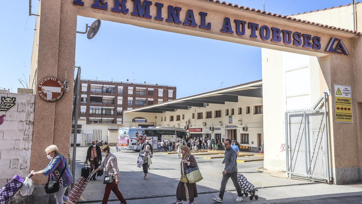 Estación de Autobuses de Torrevieja, de titularidad privada que el Ayuntamiento quiere demoler y convertir en una zona verde